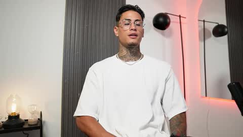 Snapshot of axel_villa chatting on 8, 9, 2025 Agustin online show from 8, 9, 2025