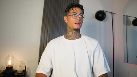 Snapshot of axel_villa chatting on 11, 9, 2025 Agustin online show from 11, 9, 2025