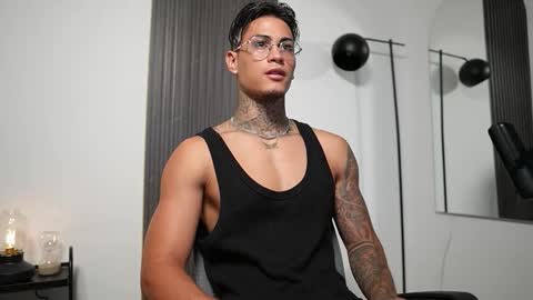 Snapshot of axel_villa chatting on 24, 9, 2025 Agustin online show from 24, 9, 2025