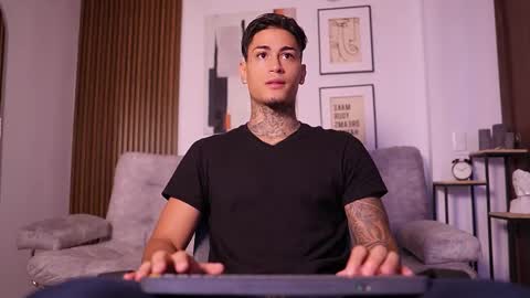 Snapshot of axel_villa chatting on 2, 10, 2025 Agustin online show from 2, 10, 2025