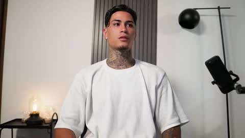 Snapshot of axel_villa chatting on 8, 10, 2025 Agustin online show from 8, 10, 2025