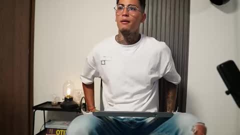 Snapshot of axel_villa chatting on 14, 10, 2025 Agustin online show from 14, 10, 2025