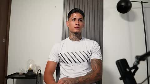 Snapshot of axel_villa chatting on 15, 10, 2025 Agustin online show from 15, 10, 2025