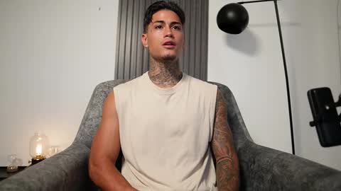 Snapshot of axel_villa chatting on 16, 10, 2025 Agustin online show from 16, 10, 2025