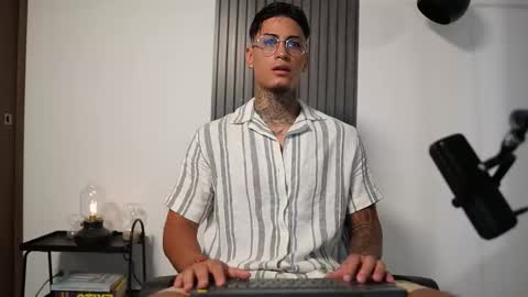 Snapshot of axel_villa chatting on 24, 10, 2025 Agustin online show from 24, 10, 2025