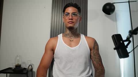 Snapshot of axel_villa chatting on 28, 10, 2025 Agustin online show from 28, 10, 2025