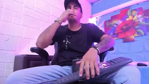 Axell Cross2 online show from 2, 10, 2025