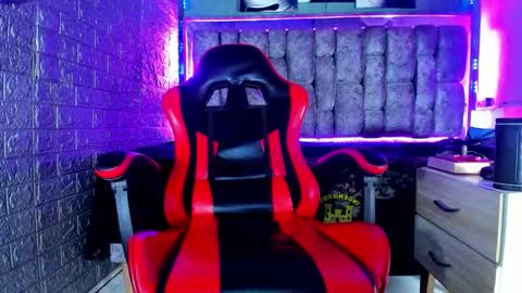 Axell Cross2 online show from 4, 5, 2026