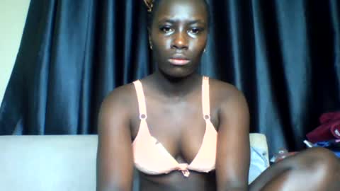 Snapshot of azaelia_iris chatting on 12, 7, 2026 azaelia_iris online show from 12, 7, 2026