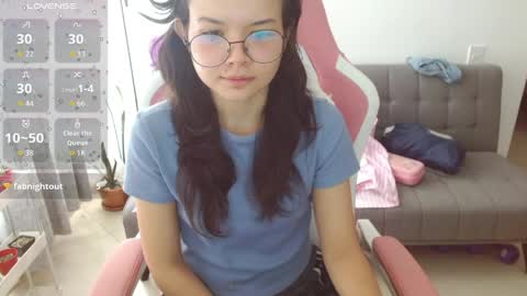 Azu  online show from 25, 4, 2026