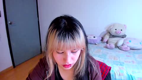 Azu Moure online show from 6, 12, 2024