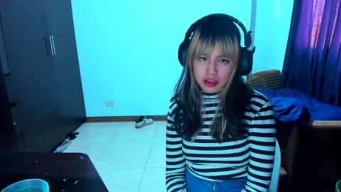 Azu Moure online show from 19, 1, 2025