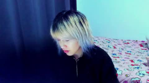 Azu Moure online show from 7, 8, 2026