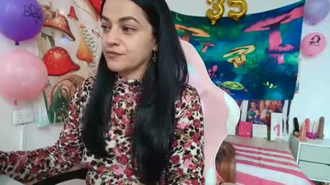 Azucena R online show from 4, 5, 2026