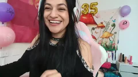 Azucena R online show from 6, 5, 2026