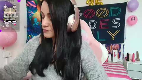 Azucena R online show from 8, 5, 2026