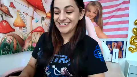 Azucena R online show from 2, 7, 2026