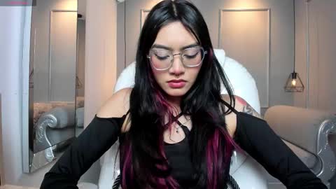 Azura online show from 5, 1, 2026