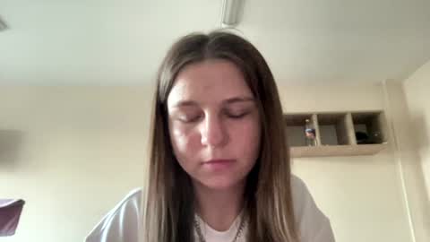 Snapshot of azzieheberly chatting on 15, 6, 2026 Niki online show from 15, 6, 2026