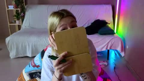 Snapshot of babees_eva chatting on 12, 5, 2026 Sweety Eva online show from 12, 5, 2026