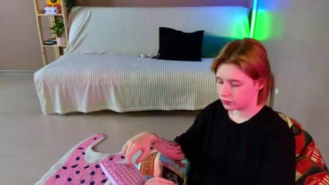 Snapshot of babees_eva chatting on 4, 6, 2026 Sweety Eva online show from 4, 6, 2026