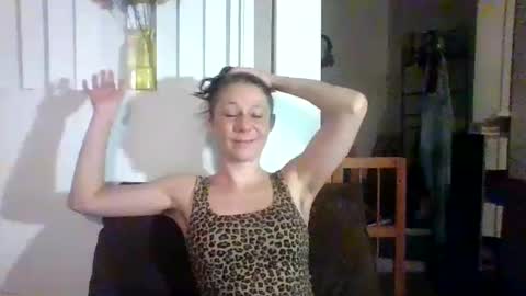 Snapshot of babetteohara chatting on 11, 9, 2025 Babette online show from 11, 9, 2025