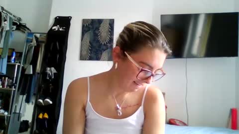 baby_girls2224 online show from 23, 4, 2026