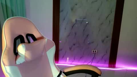 baby_kel online show from 7, 3, 2026