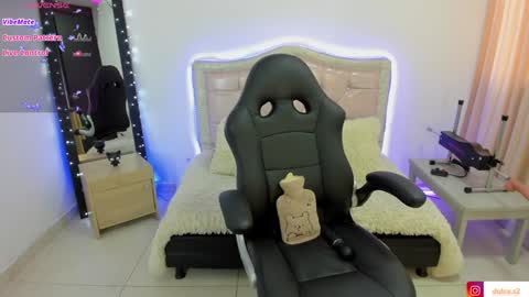 Snapshot of baby_love03 chatting on 1, 1, 2025 Dulce  Stefa  online show from 1, 1, 2025