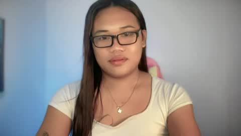 AMARA - FOLLOW ME AND THUMBS UP online show from 25, 7, 2026