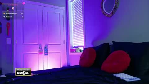 Snapshot of badbabesquirt chatting on 14, 10, 2025 Alice online show from 14, 10, 2025