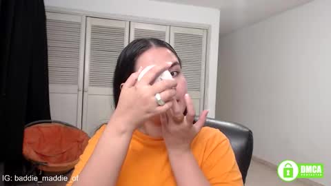 Snapshot of baddie_maddie_ chatting on 31, 10, 2025 want custom text me through my snap 3  online show from 31, 10, 2025