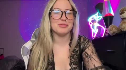 baddiejess618433 online show from 27, 1, 2025