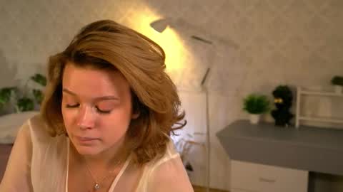 Snapshot of bambi_bimboo chatting on 9, 7, 2026 Mila online show from 9, 7, 2026