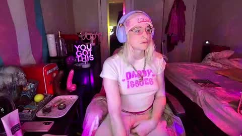 Bambi Sparkles TS online show from 25, 4, 2026