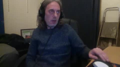 Snapshot of bangintoleather chatting on 4, 10, 2025 bangintoleather online show from 4, 10, 2025