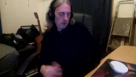 Snapshot of bangintoleather chatting on 18, 10, 2025 bangintoleather online show from 18, 10, 2025