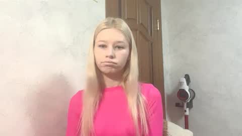 Snapshot of barbie_angel_ chatting on 18, 12, 2025 Barbie online show from 18, 12, 2025