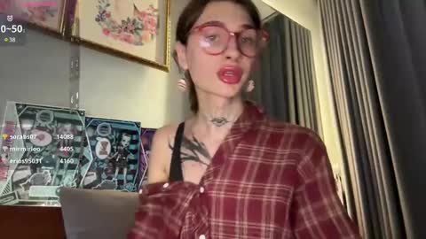 Snapshot of barbie_bi chatting on 28, 12, 2024 My name is Molly. Please say hello I like talking to you. If you have any wishes or obscene desires please use the tip menu online show from 28, 12, 2024