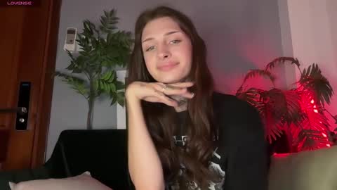 Snapshot of barbie_bi chatting on 3, 2, 2025 My name is Molly. Please say hello I like talking to you. If you have any wishes or obscene desires please use the tip menu online show from 3, 2, 2025