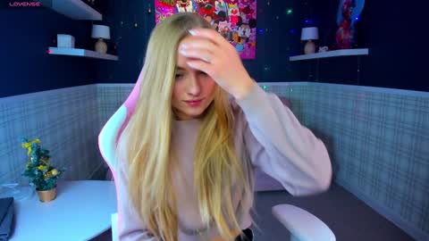 Snapshot of barbie_lis chatting on 24, 12, 2024 LisGTM2 Mon-Thu Sat 0100am-0700am online show from 24, 12, 2024