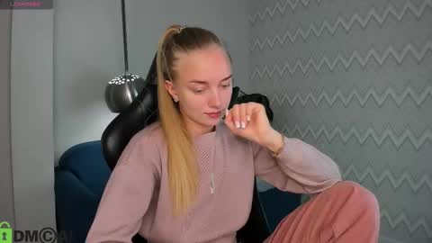 Snapshot of barbie_lis chatting on 11, 9, 2025 LisGTM2 Mon-Thu Sat 0100am-0700am online show from 11, 9, 2025