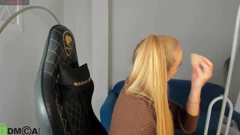 Snapshot of barbie_lis chatting on 12, 11, 2025 LisGTM2 Mon-Thu Sat 0100am-0700am online show from 12, 11, 2025