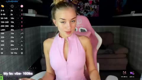 Snapshot of barbie_lis chatting on 12, 11, 2025 LisGTM2 Mon-Thu Sat 0100am-0700am online show from 12, 11, 2025