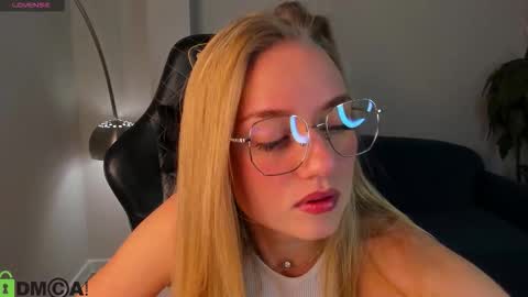 Snapshot of barbie_lis chatting on 17, 11, 2025 LisGTM2 Mon-Thu Sat 0100am-0700am online show from 17, 11, 2025