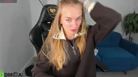 Snapshot of barbie_lis chatting on 19, 11, 2025 LisGTM2 Mon-Thu Sat 0100am-0700am online show from 19, 11, 2025