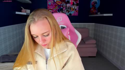 Snapshot of barbie_lis chatting on 30, 11, 2025 LisGTM2 Mon-Thu Sat 0100am-0700am online show from 30, 11, 2025