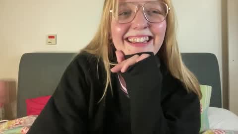 Snapshot of barbiegirl966 chatting on 26, 12, 2024 barbiegirl966 online show from 26, 12, 2024