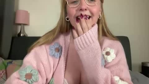 Snapshot of barbiegirl966 chatting on 7, 2, 2025 barbiegirl966 online show from 7, 2, 2025