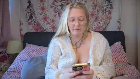 Snapshot of barbiegirl966 chatting on 11, 9, 2025 barbiegirl966 online show from 11, 9, 2025